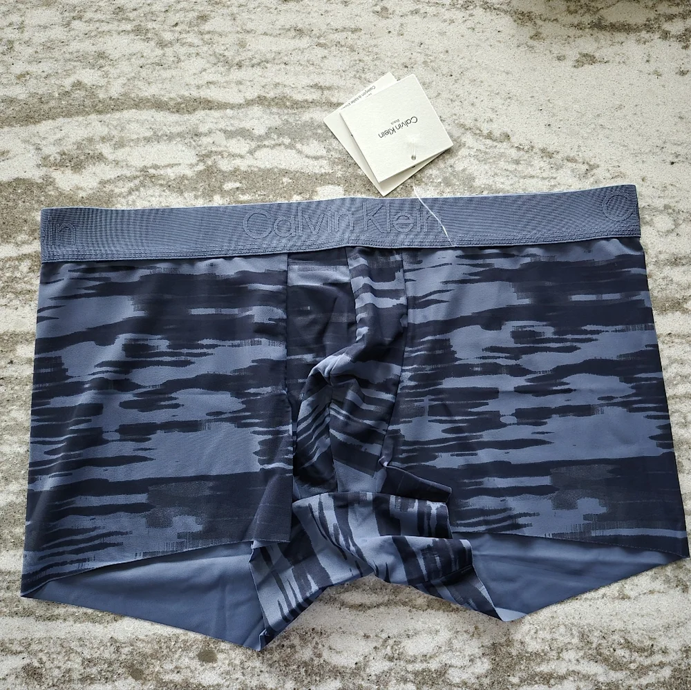 Calvin Klein Men's Black Prints Low Rise Trunk Size Large NEW - Picture 2 of 3